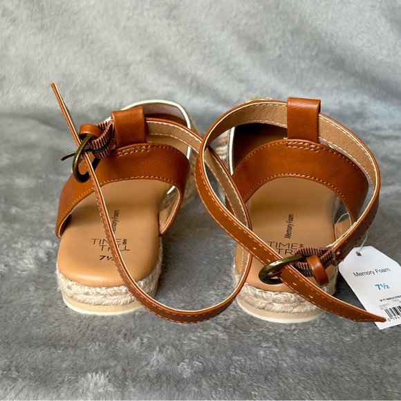 Time And Tru Ankle Strap Shoes Womens Size 7 1/2 Gold Woven Memory Foam - Picture 4 of 9